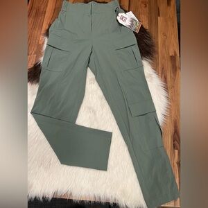 Avalanche Women's Crop Cargo Pants